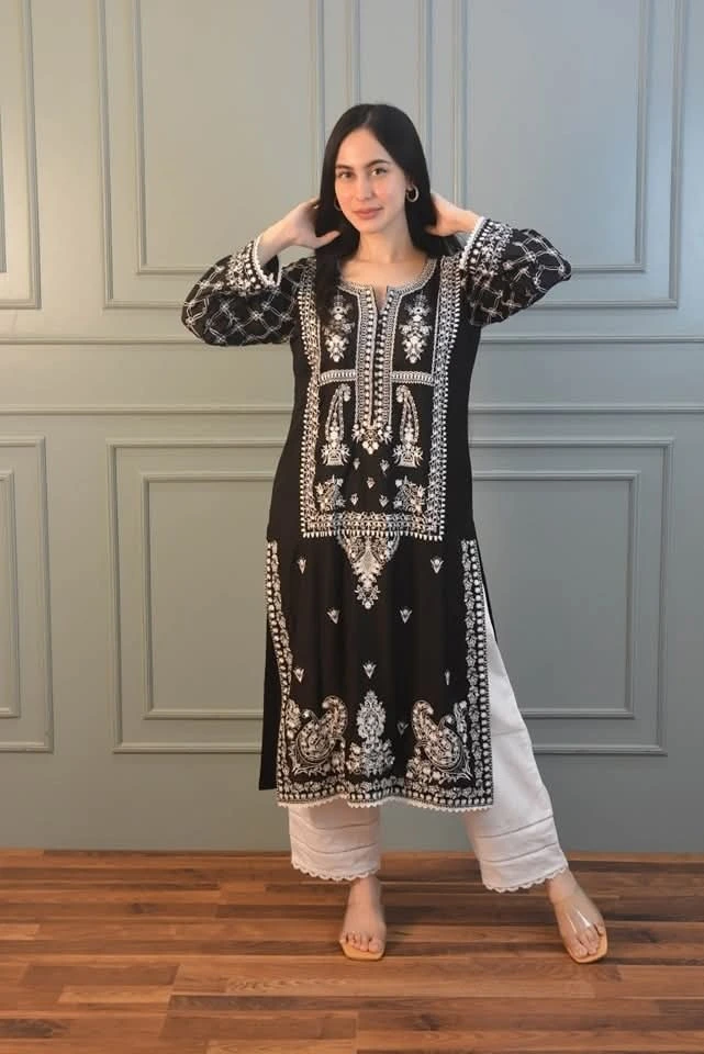 ফুল এমব্রয়ডারি কটন কুর্তি – প্রিমিয়াম লাক্সারি কটন